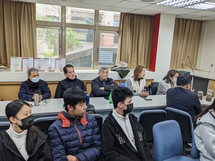 園藝暨生物技術學系舉辦「李秀燕系友紀念獎助學金」頒發典禮_27 位大一新生獲得系友獎助及關懷圖片