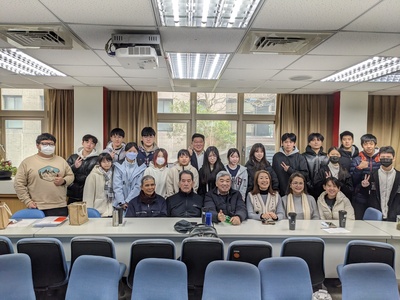 系友李秀燕女士紀念獎助學金頒贈儀式。今年有27位經由繁星、申請入學及分發入學入學之大一同學獲得獎助學金-1圖片