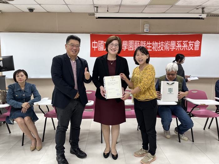 系友返校交流　深化在校生產業視野與職涯連結圖片