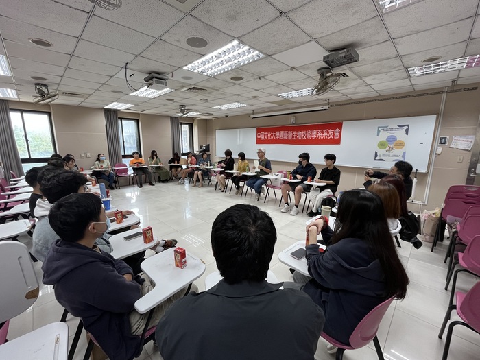 系友返校交流　深化在校生產業視野與職涯連結圖片