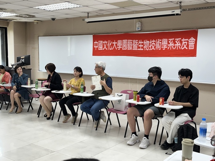 系友返校交流　深化在校生產業視野與職涯連結圖片