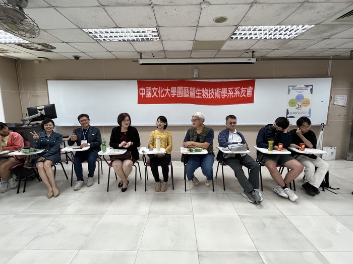 系友返校交流　深化在校生產業視野與職涯連結圖片