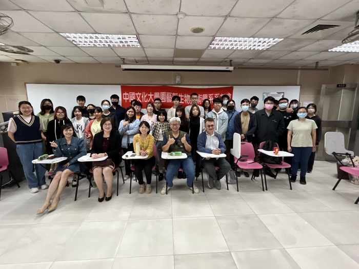 系友返校交流　深化在校生產業視野與職涯連結圖片